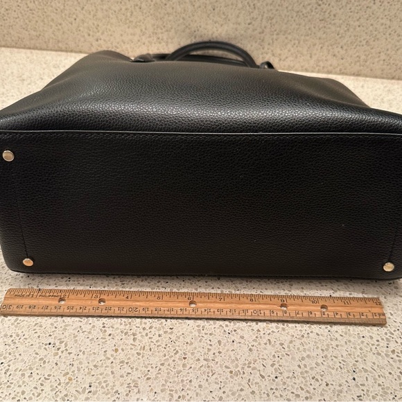 Authentic Kate Spade medium Tote in black leather - Picture 4 of 7